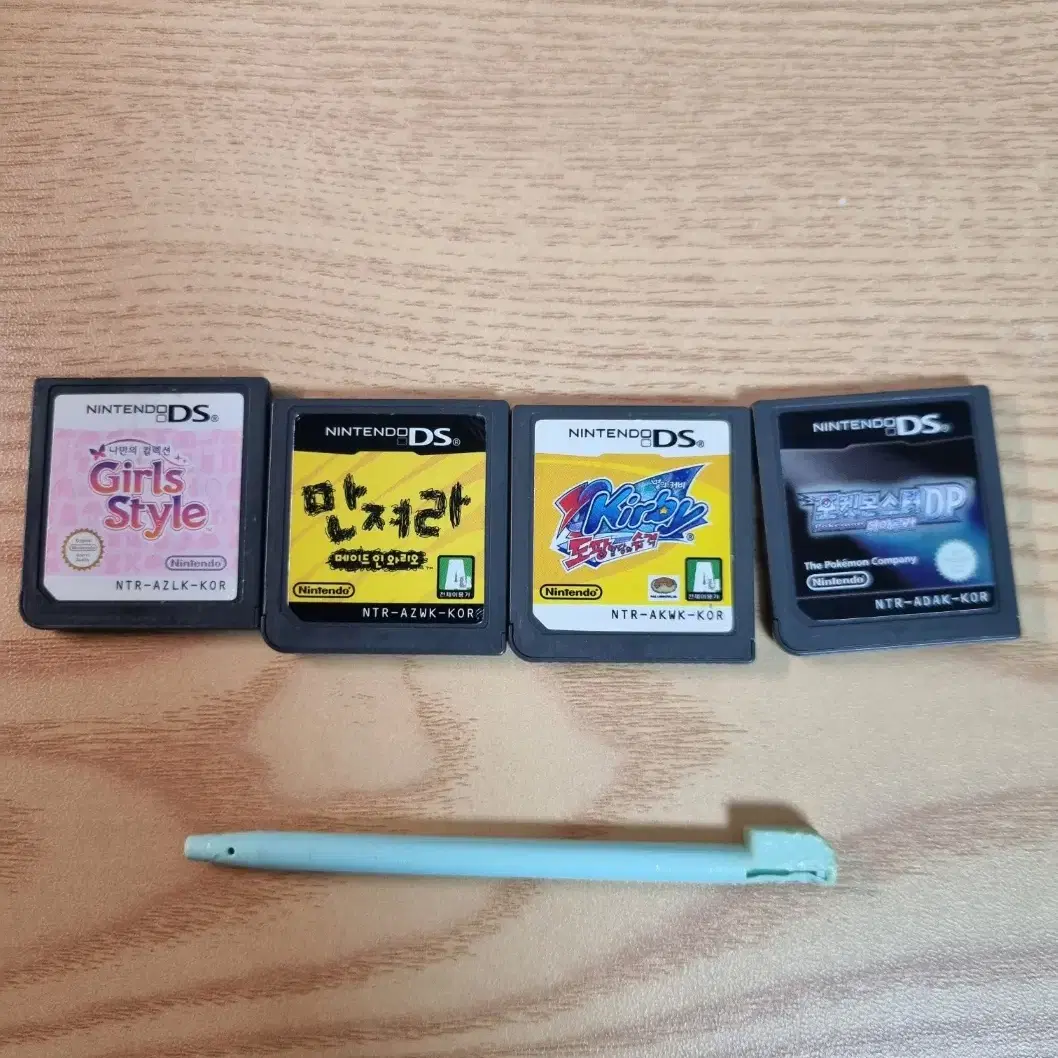 닌텐도 DS 알칩 4개 + 닌텐도 DS Lite 부품용 일괄로 팝니다