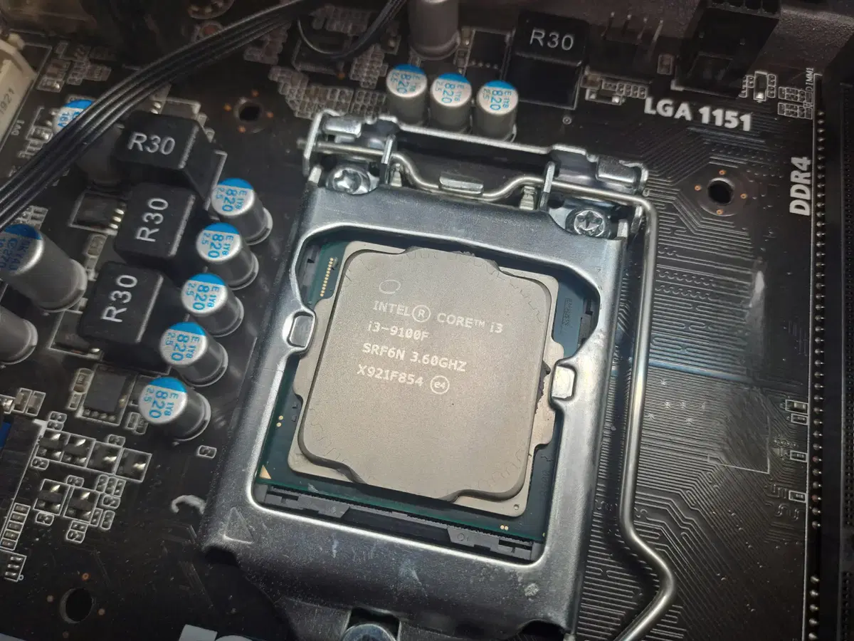 인텔 코어 i3-9100F 3.60GHz CPU