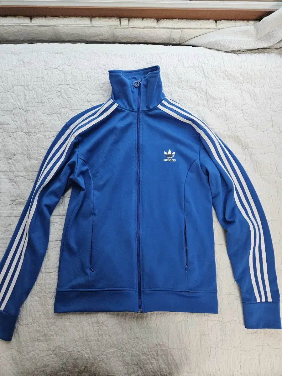 Adidas Europa Tracktop 105 sells