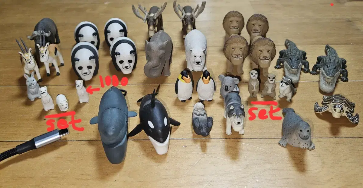 Zuu Animal World Figures