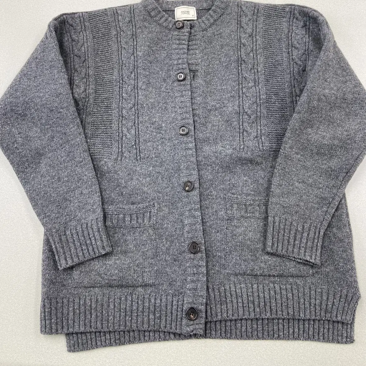 어나더 오피스 가디건 (회색) Guernsey Cardigan