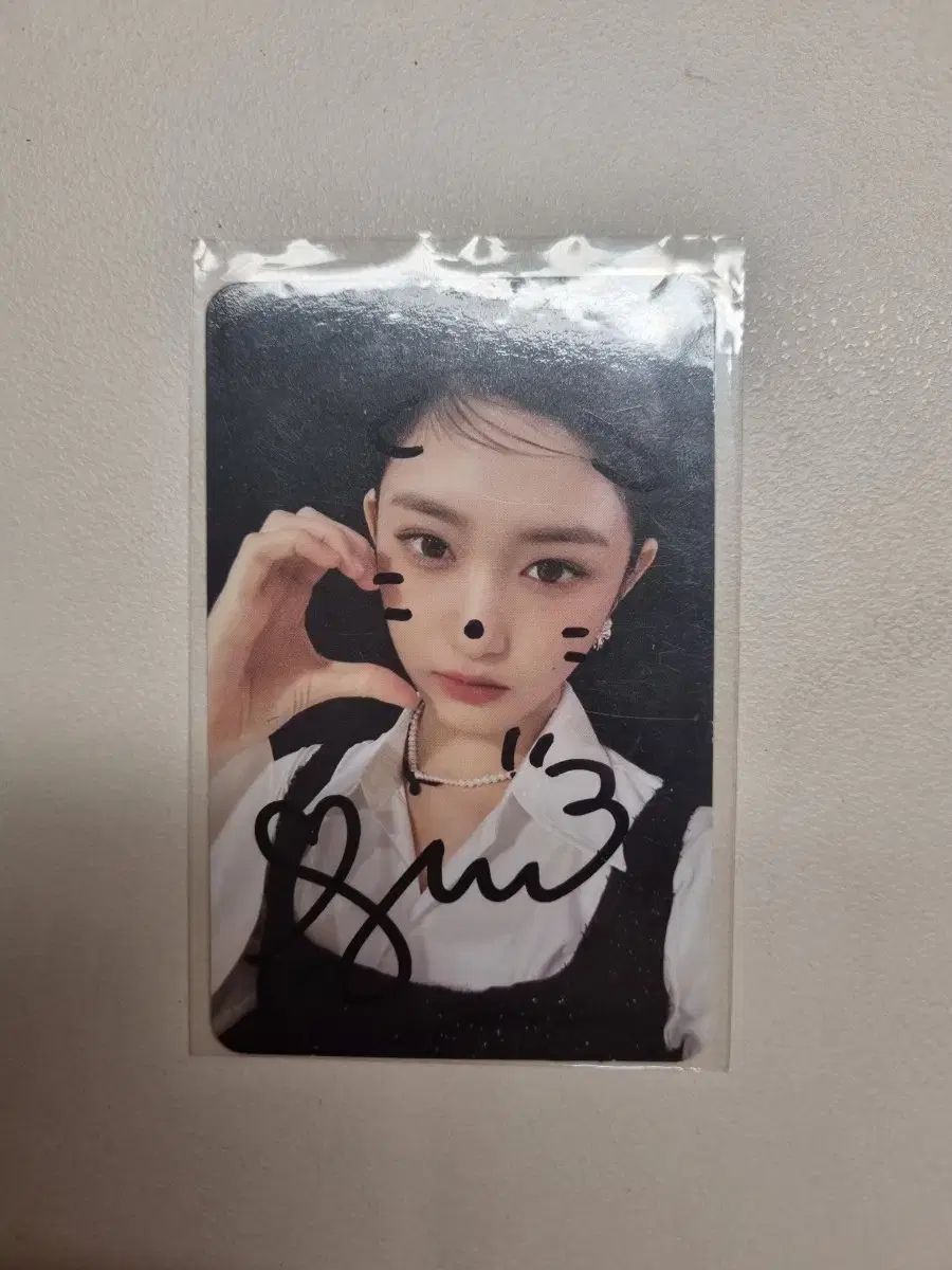 Sell leeseo sign photocard 