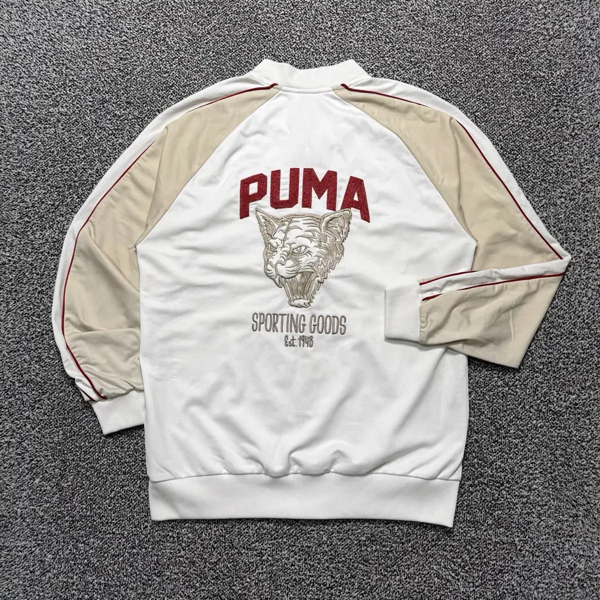 Name : Puma cignature Back big logo side color scheme jersey :)