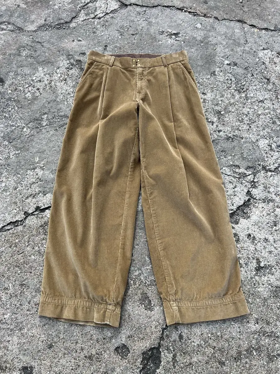 KOLOR PINTUCK WIDE CORDUROY Colored corduroy pants