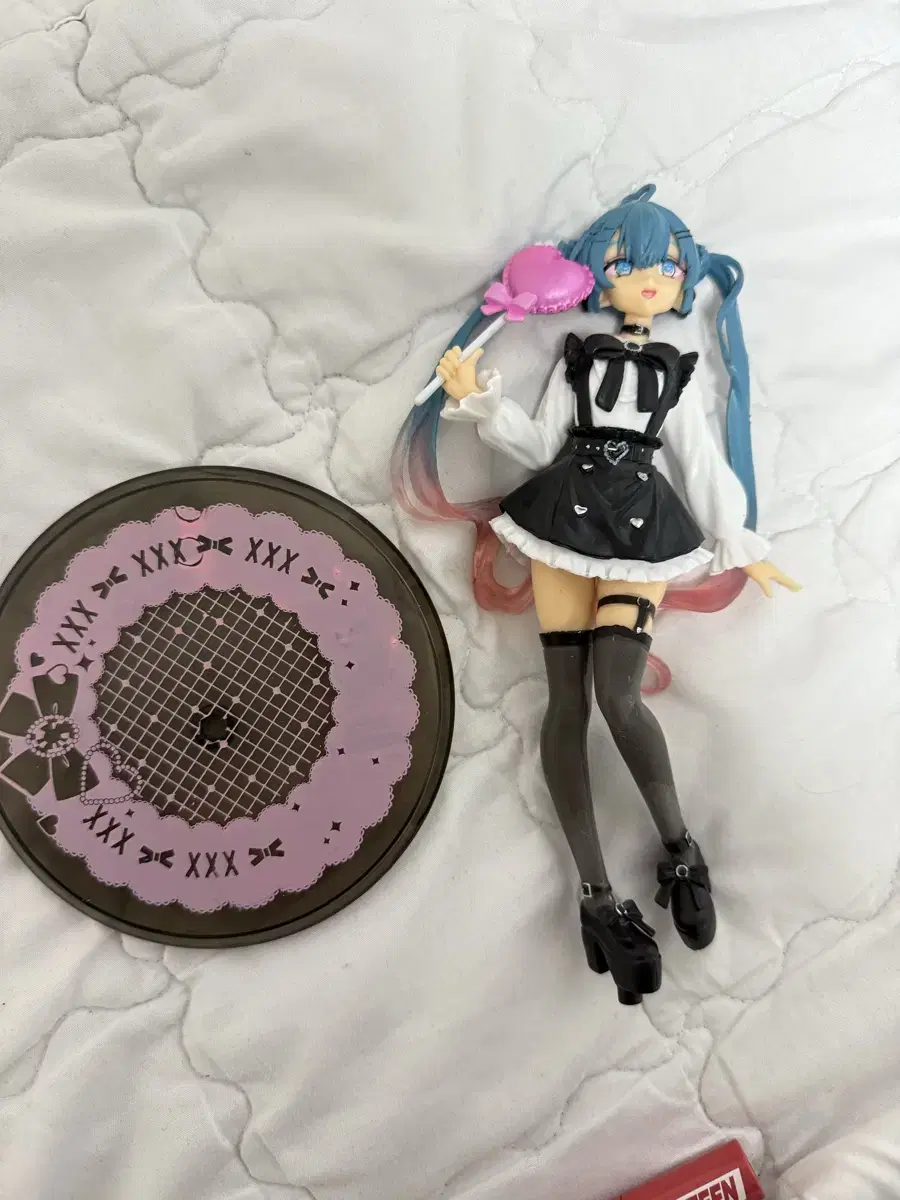 I sell Subculture Miku figures (Lolita birthday Macaron Deep Sea Girl)