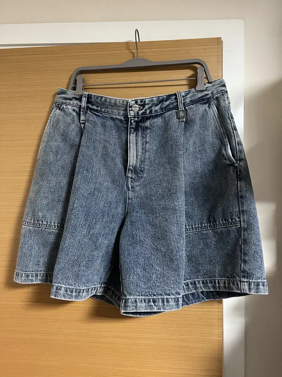 [52] 24SS Wooyoung Mi denim one-tuck short vahn