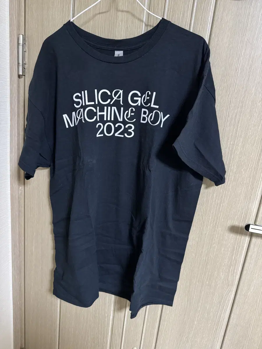 Silica gel Machine Boy 2023 t-shirt and signature poster.