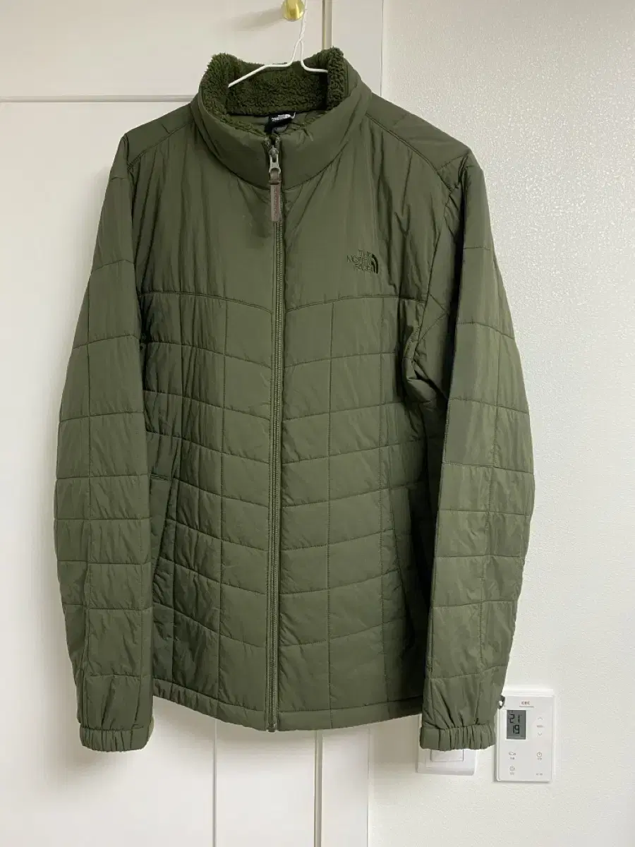 XL) The North Face Lightweight Padding