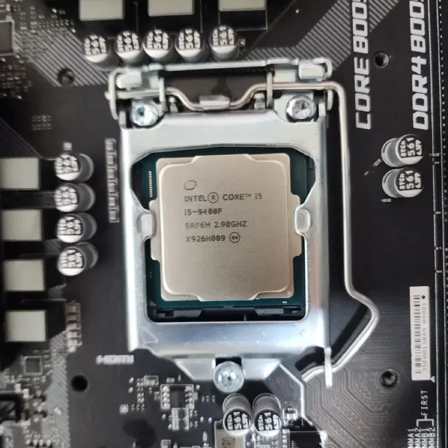 CPU i5-9400F. 보드 msi B360M MORTAR