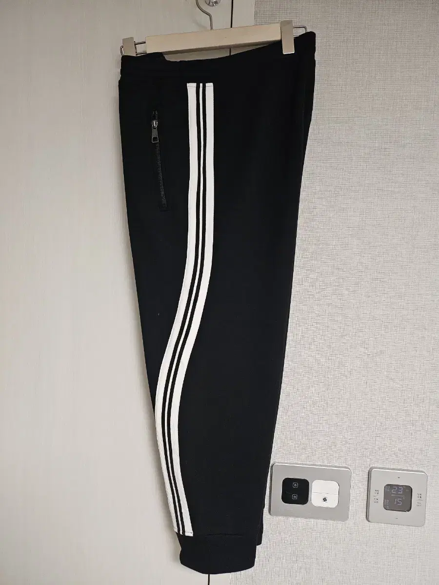 Nilvarettes Side-Color Jogger Pants