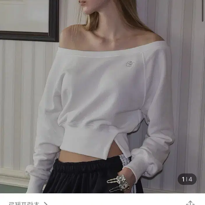 로제프란츠 Side Slit Off shoulder Sweatshirt