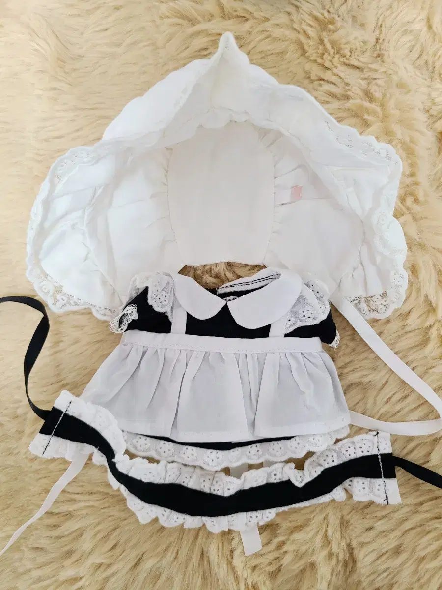 20 cm doll clothes Maid's dress (with bonnet)