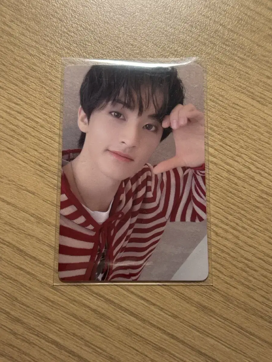 Mark yizhiyu unreleased photocard