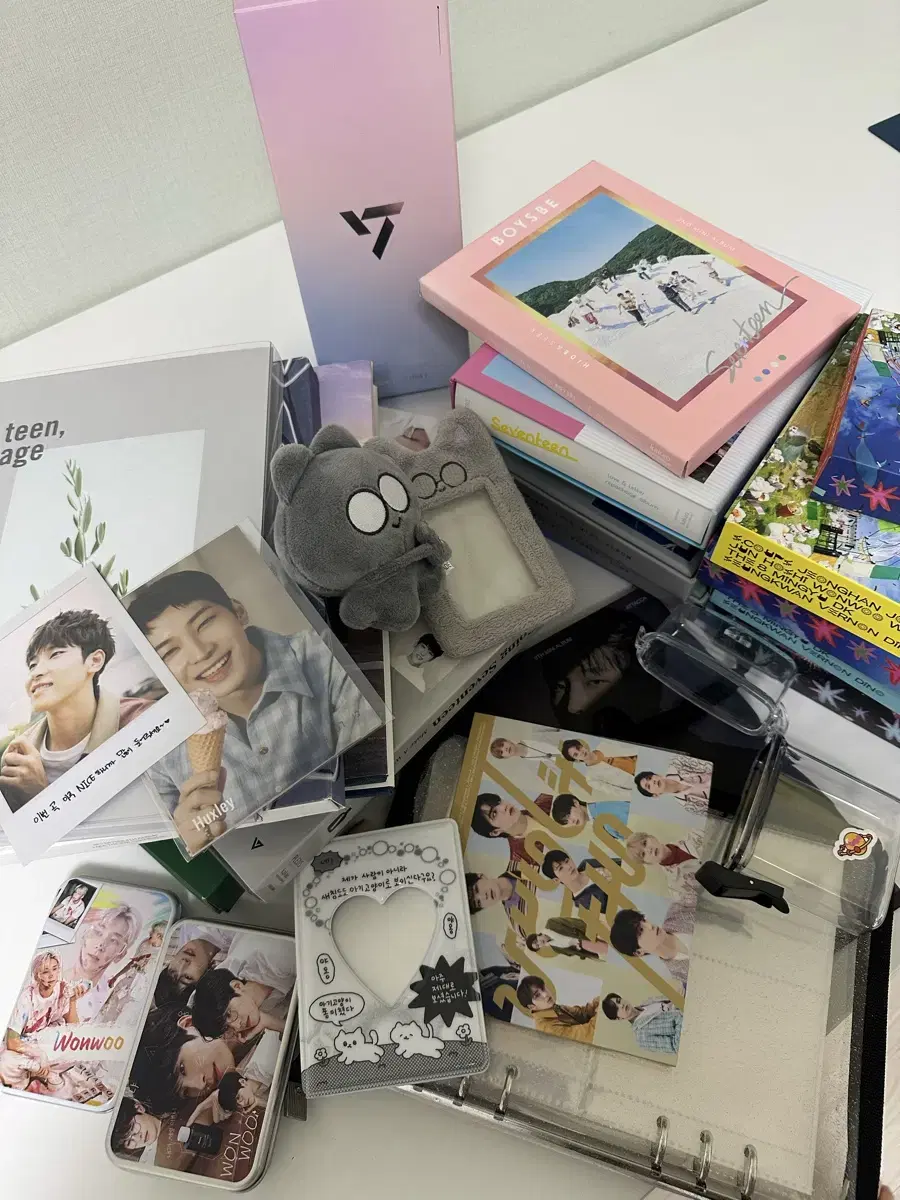 Sell official goods from SEVENTEEN