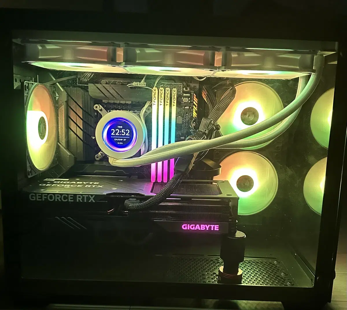 14700k / rtx4070 고사양 컴퓨터 팝니다!