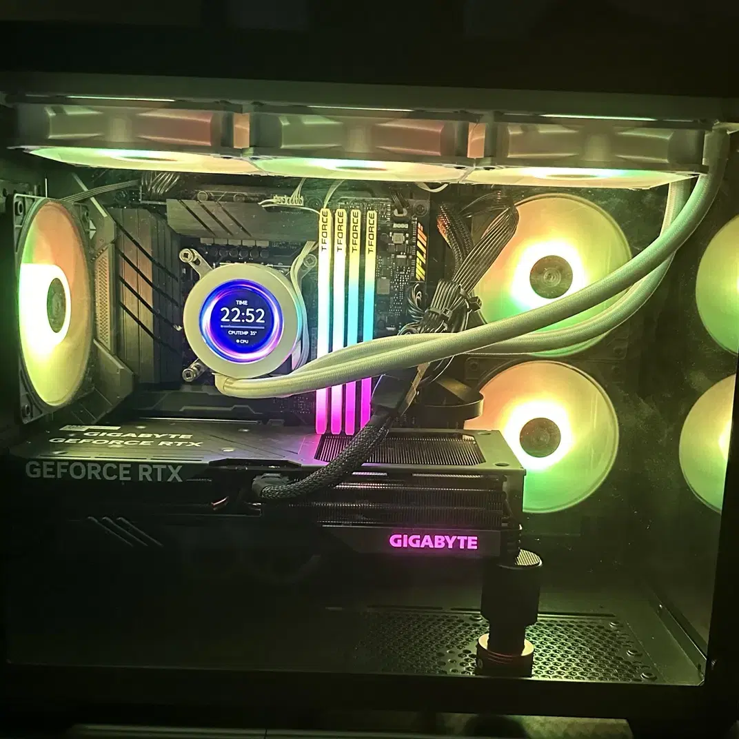 14700k / rtx4070 고사양 컴퓨터본체 팝니다!