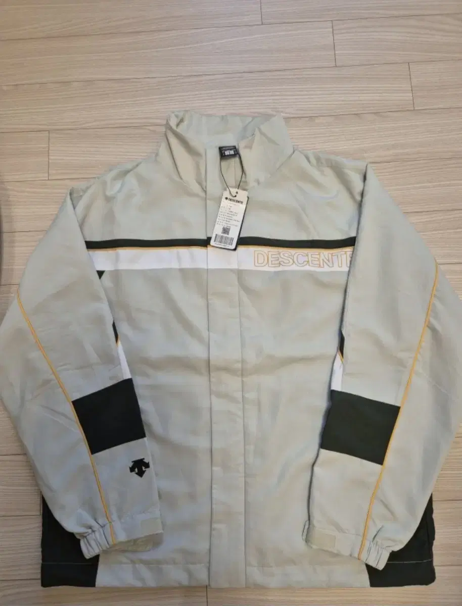 [Free Shipping]New Descent Windbreaker 105