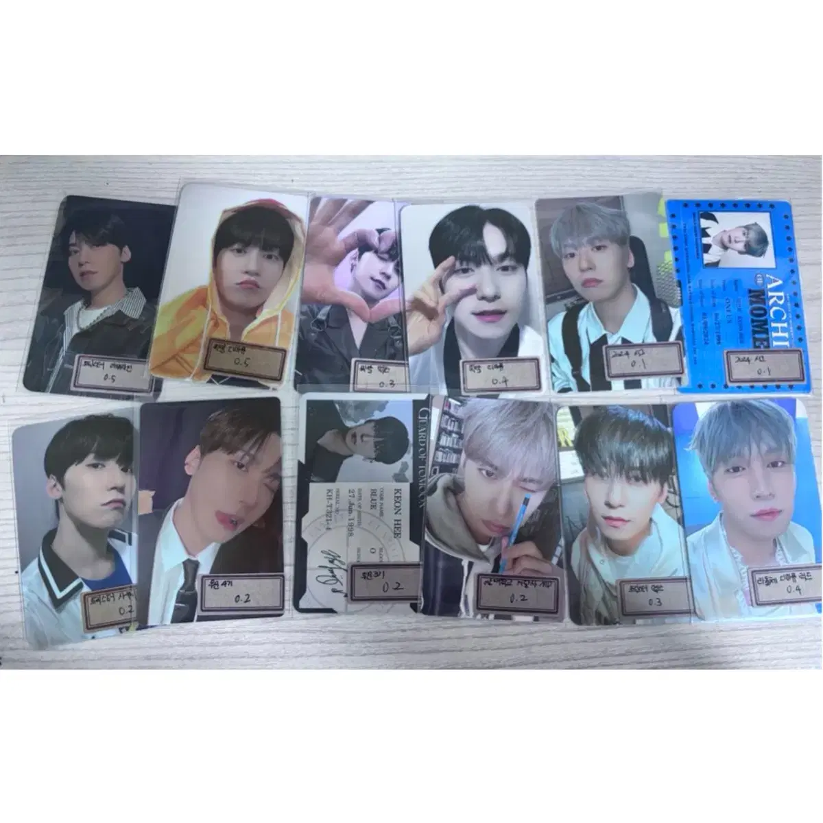 Oneus keonhee sells photo cards