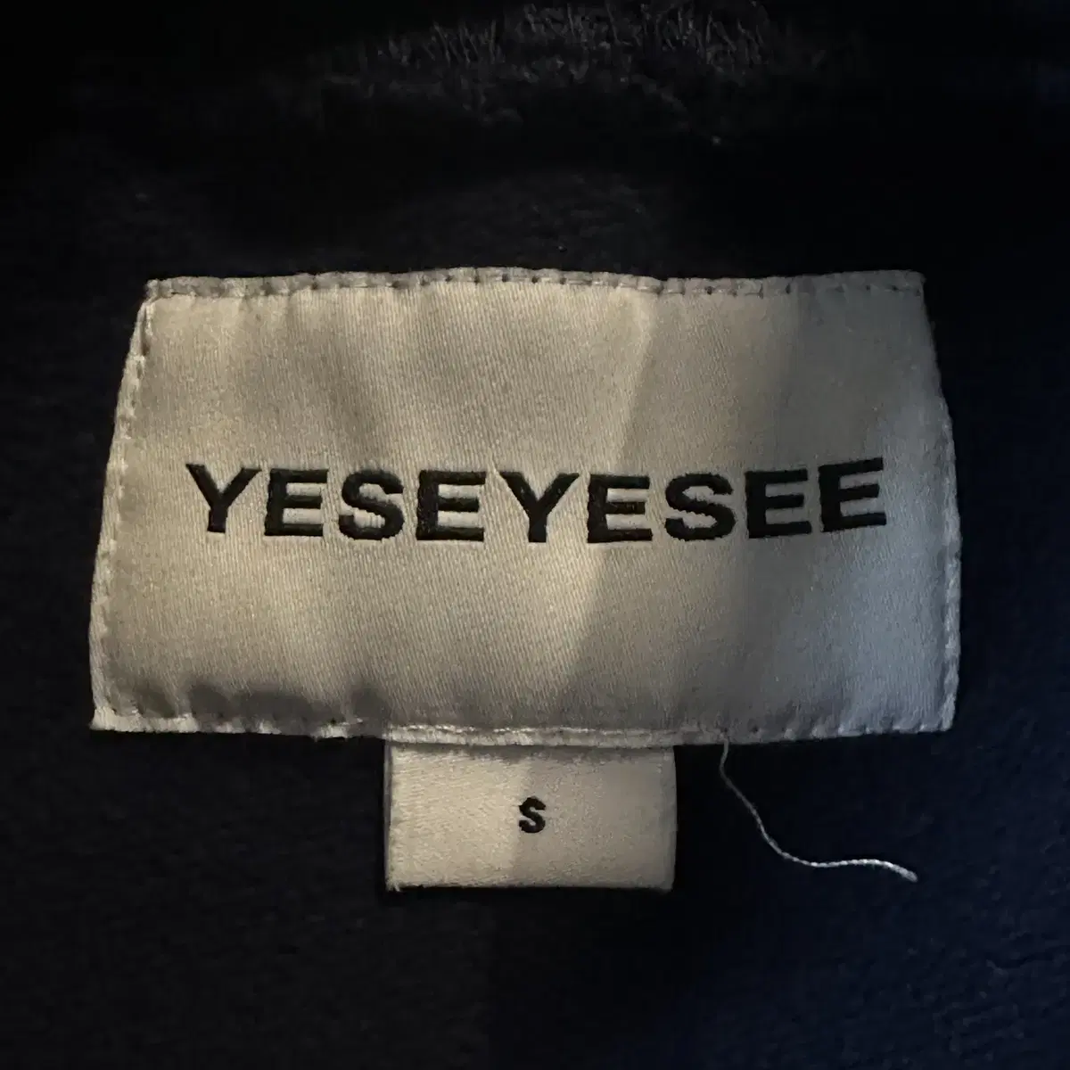 [S] 예스아이씨 YESEYESEE 아치로고 후드티 네이비