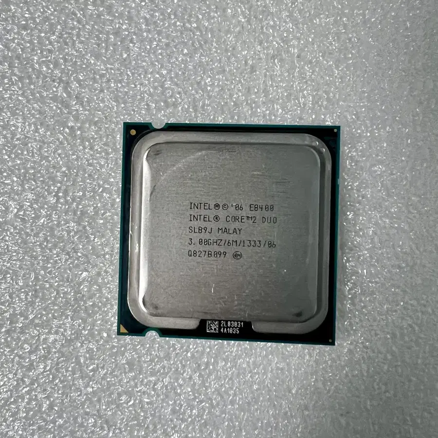 CPU-E8400 X 2개 / 삼성 DDR3-4G 양면 램 X 2개.