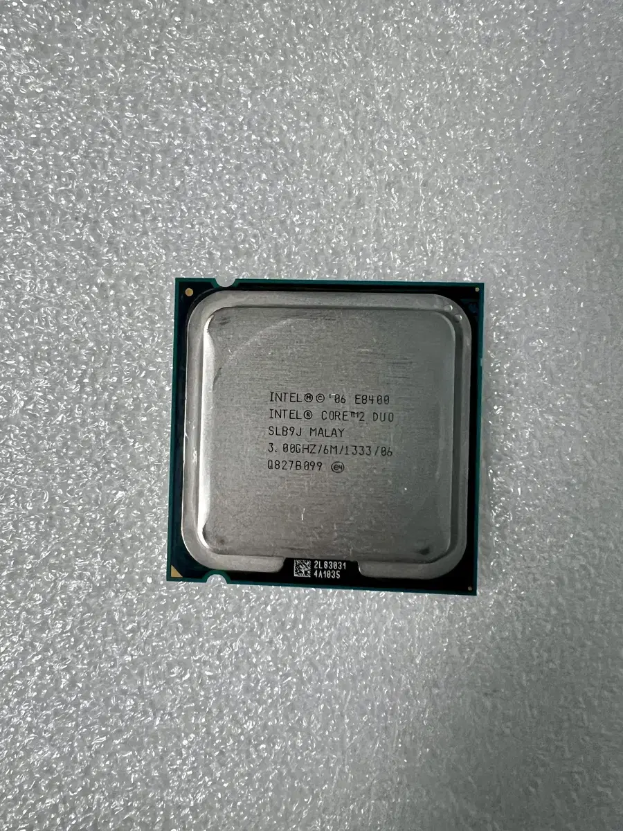 CPU-E8400 X 2개 / 삼성 DDR3-4G 양면 램 X 2개.