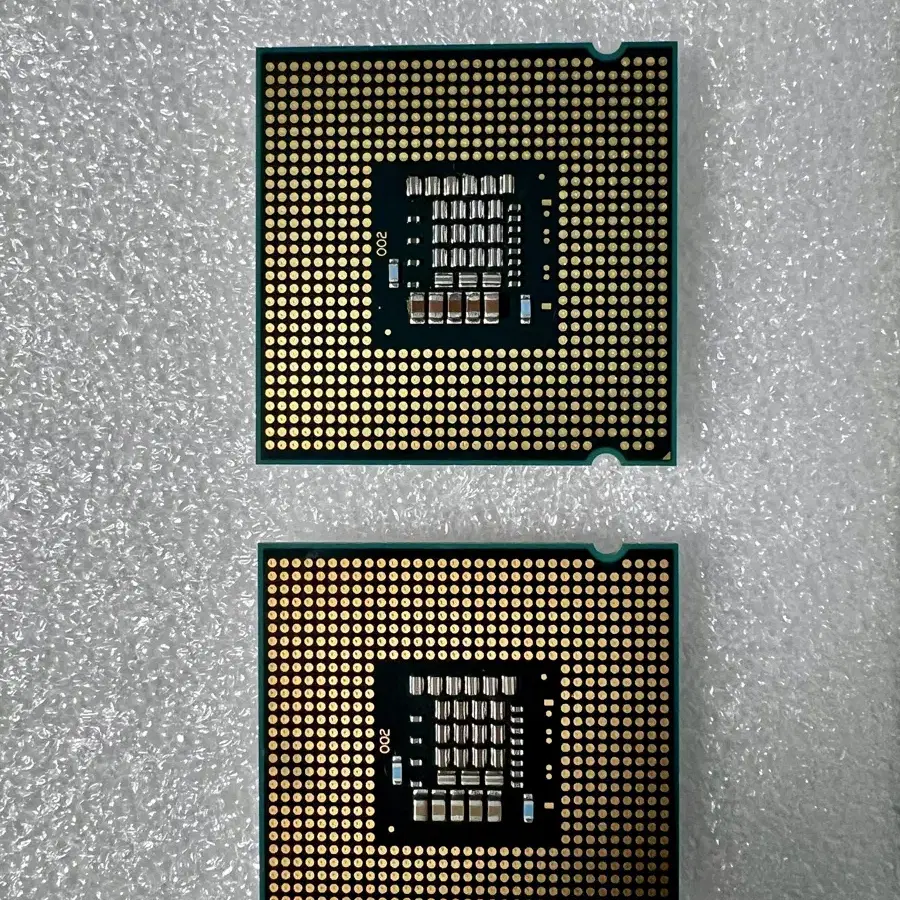 CPU-E8400 X 2개 / 삼성 DDR3-4G 양면 램 X 2개.