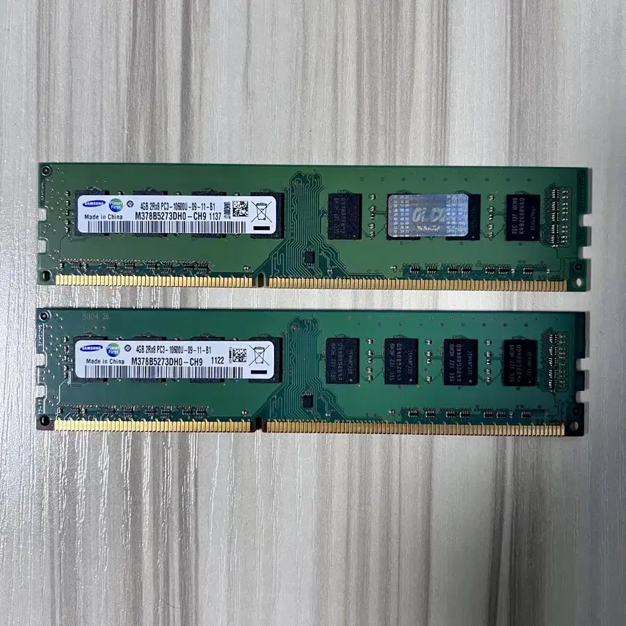 CPU-E8400 X 2개 / 삼성 DDR3-4G 양면 램 X 2개.