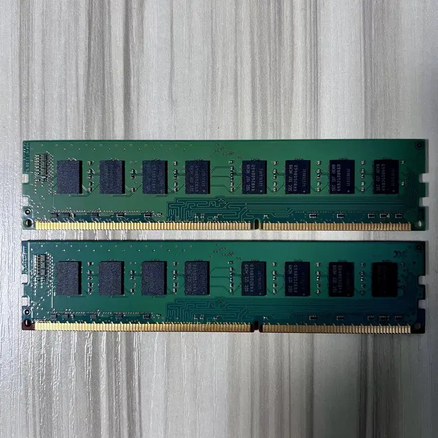 CPU-E8400 X 2개 / 삼성 DDR3-4G 양면 램 X 2개.