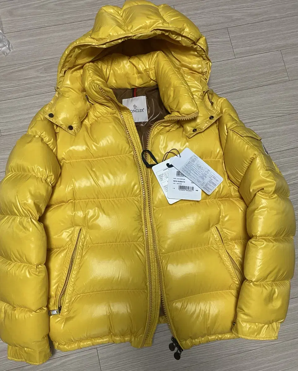 Moncler maya Short down jacket yel size 3