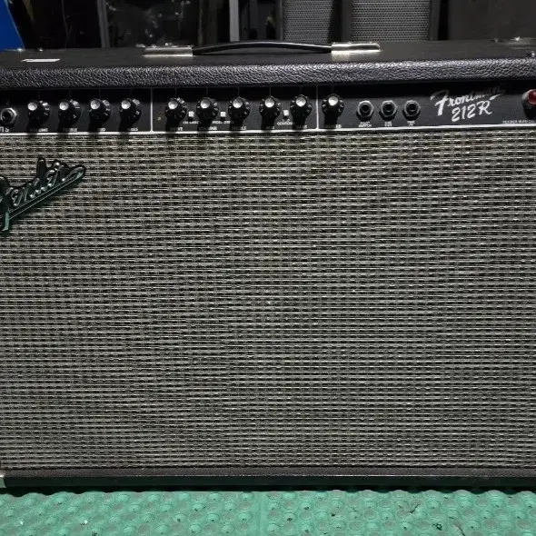 Fender frontman 212R