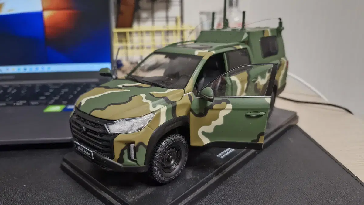 KG Mobility Rexton Sport Khan 1:24 Diecast Military