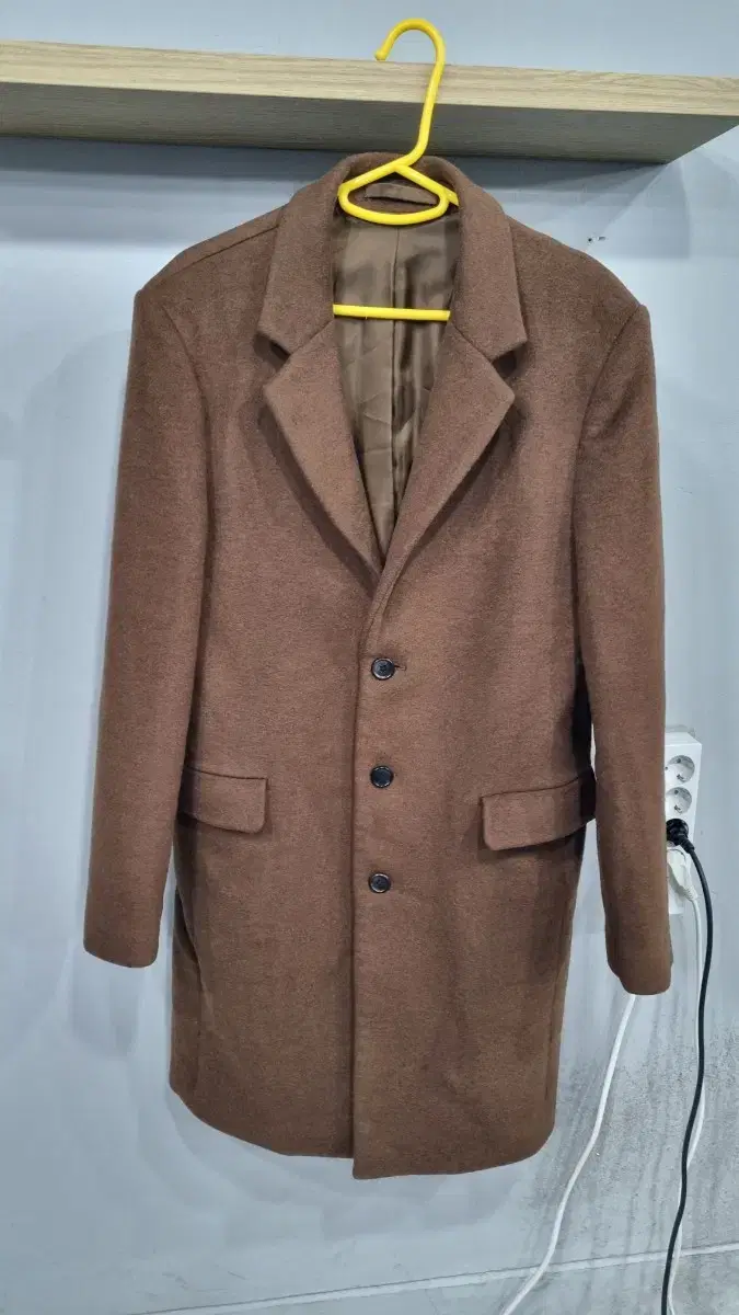 Giordano Camel-colored wool-blend cashmere coat size L in excellent condition