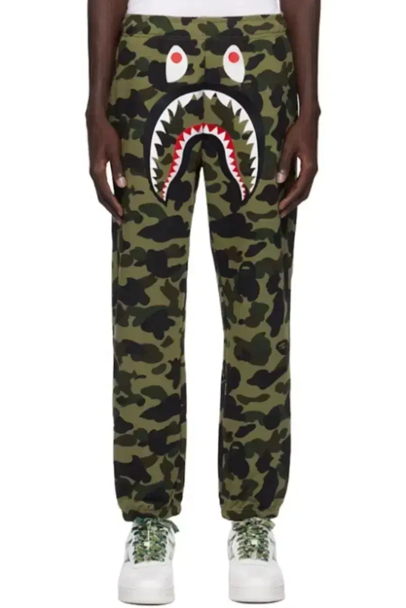 I sell vape camo sweatpants (just for one).