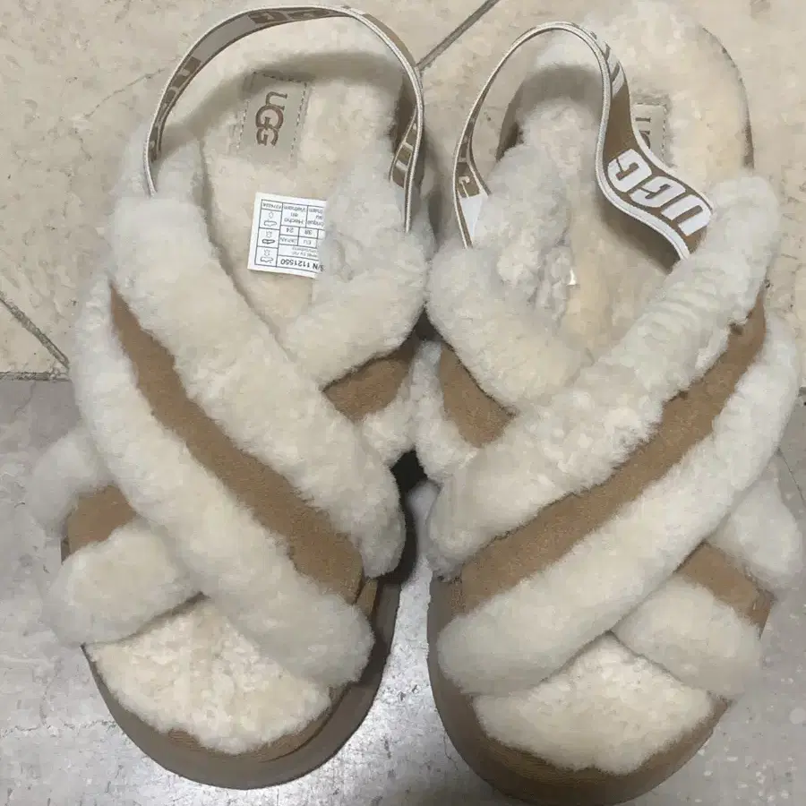 ugg 크로스 어그 샌들