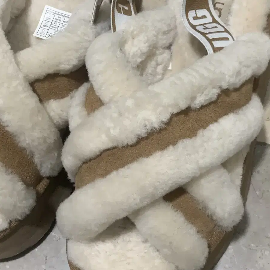 ugg 크로스 어그 샌들