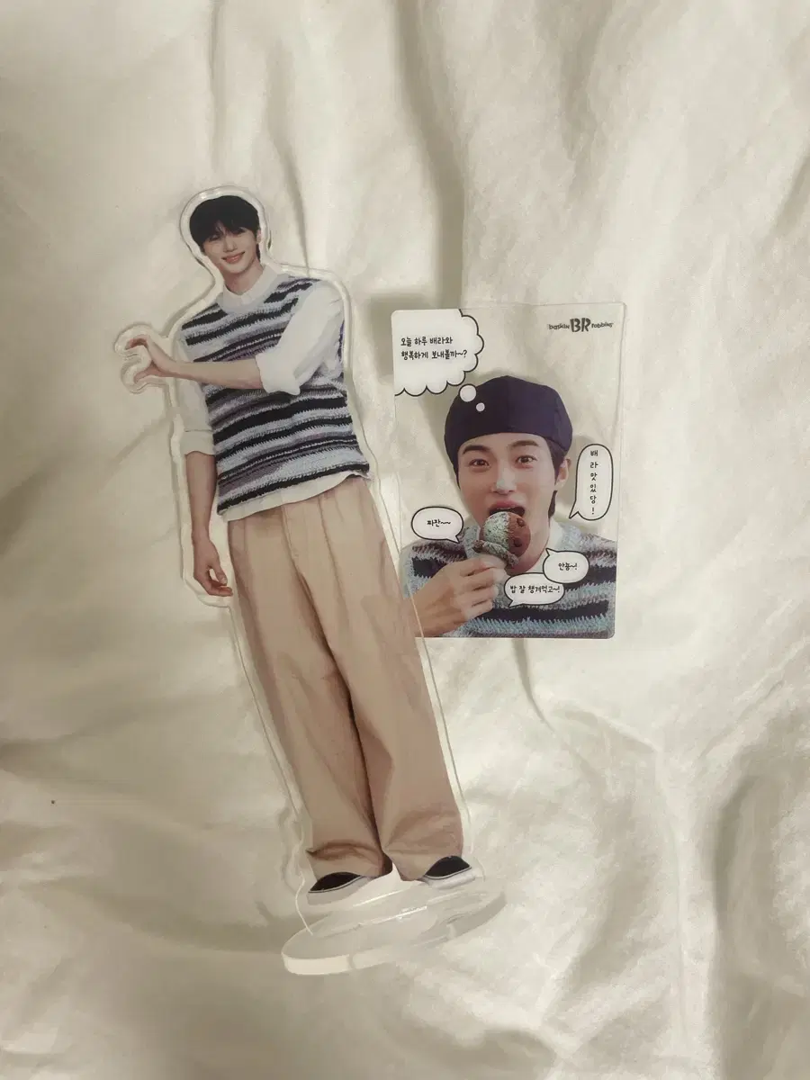 Wooseok Vera Byun acrylic stand photocard