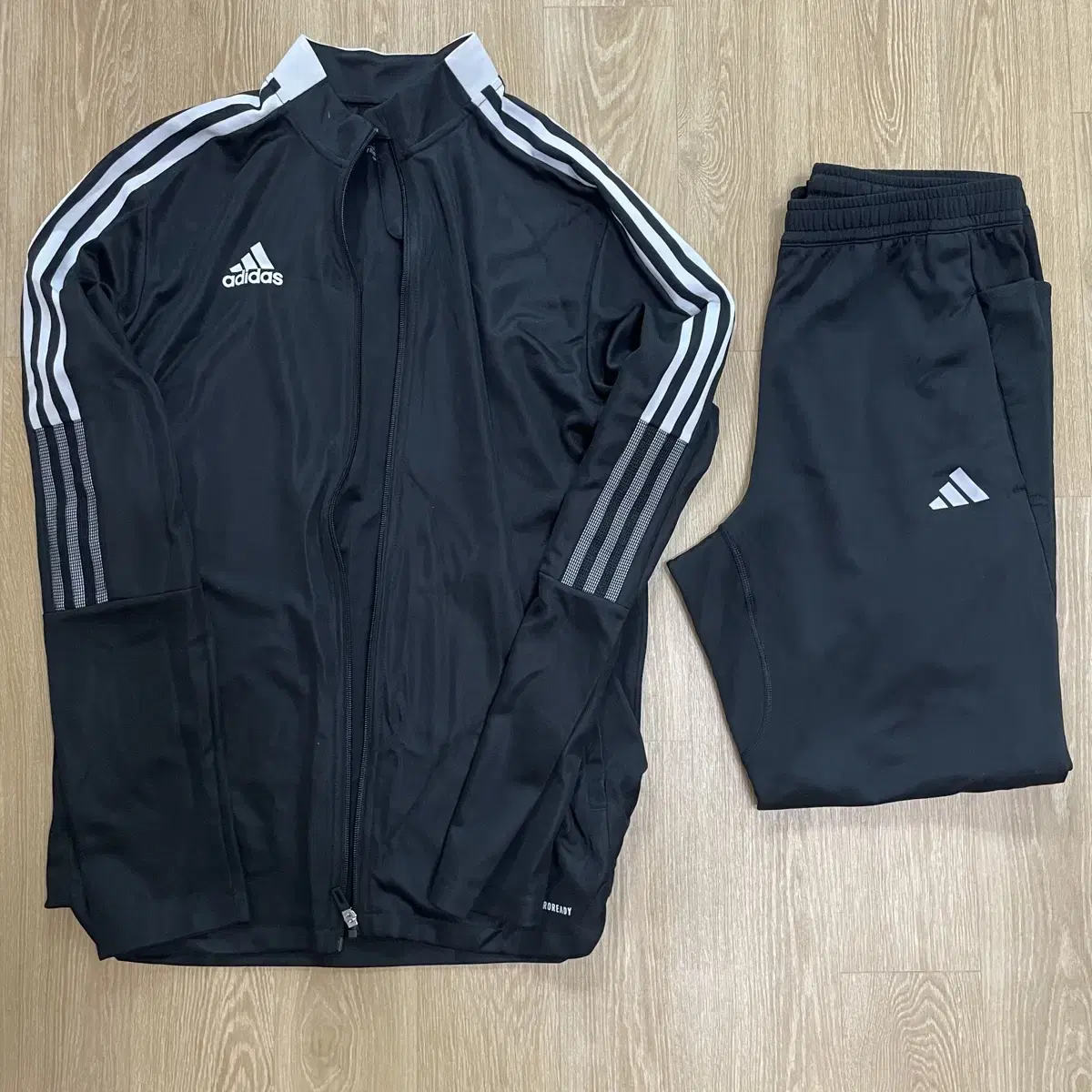 (NEW) adidas Track Top/Pants Running Wear Set