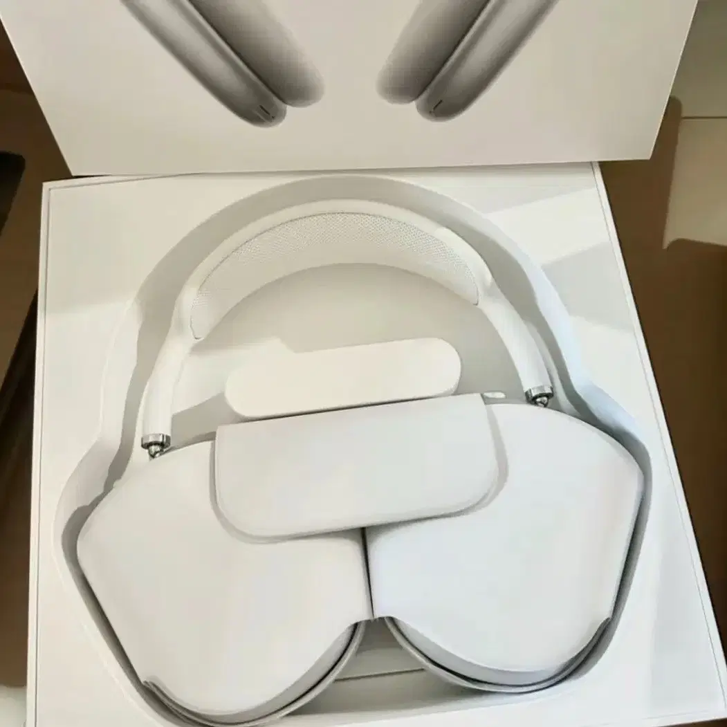 Apple Airpods Max 놀리는 머리에 쓰는 은색 이어폰