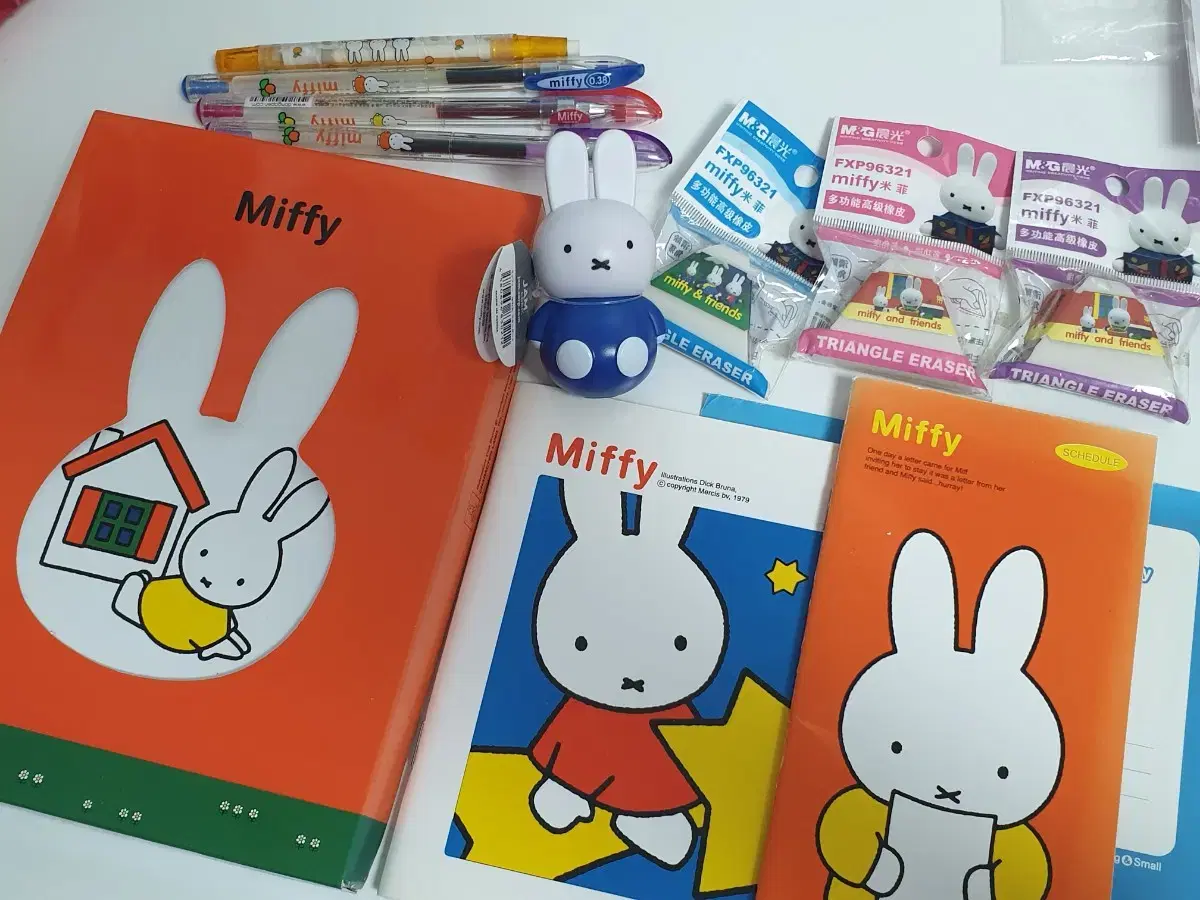 Classic Miffy Miffy Family Stationery Set.owl