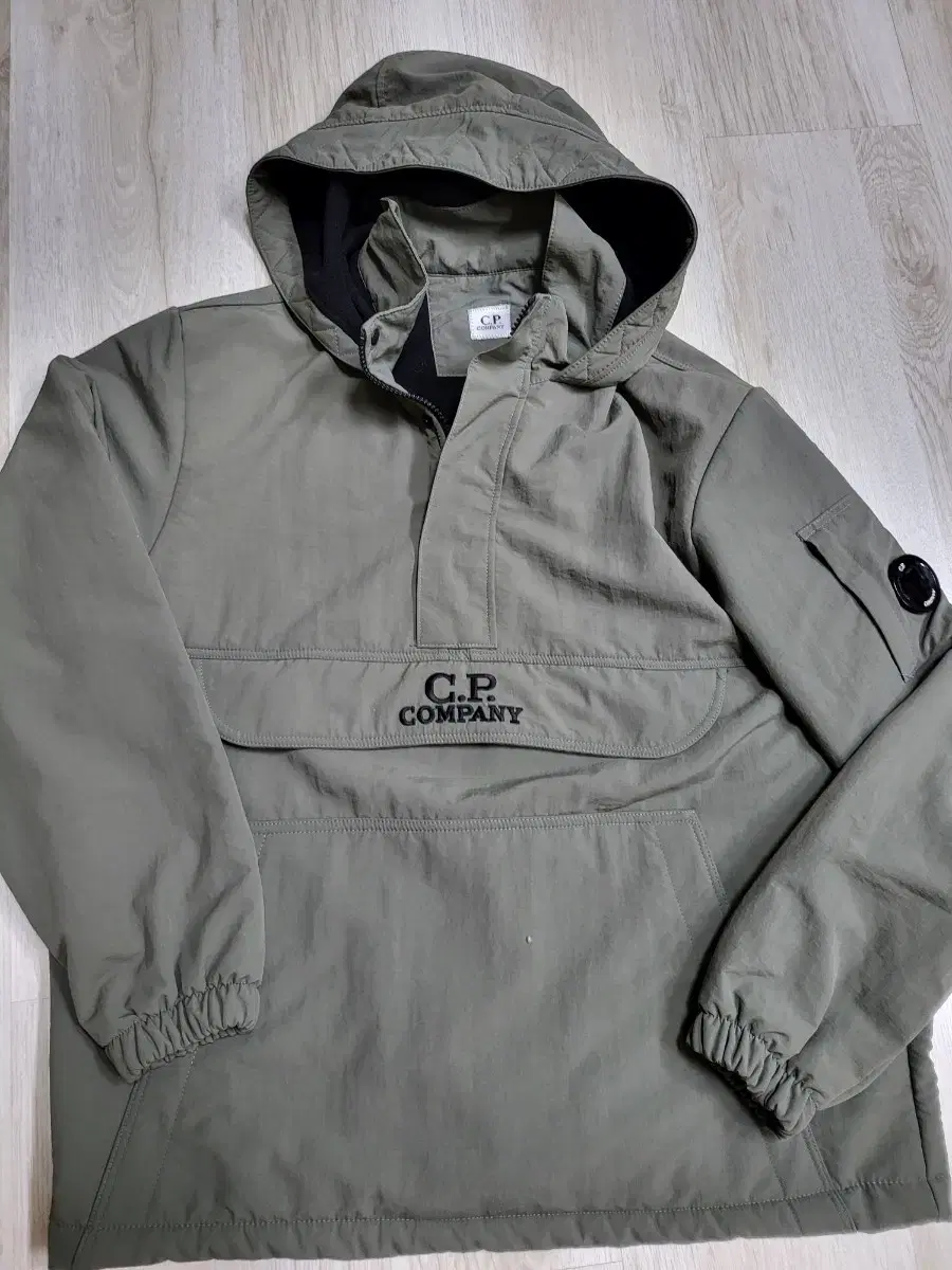 cpCompanyHoodWindproof