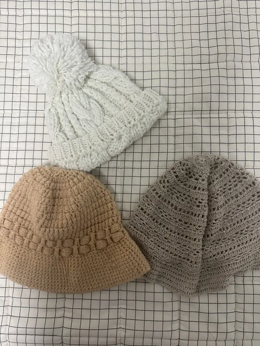 Knit Hats Bucket Hats Beanies in Bulk