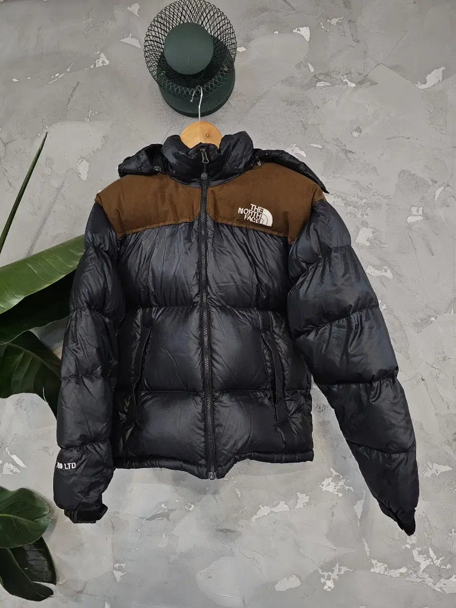 The North Face 700 LTD limited edition Brown Black Nubuck Padded S