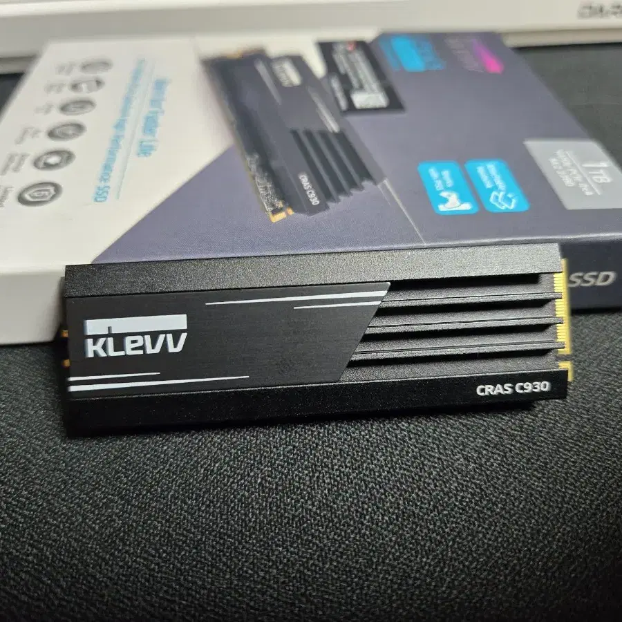 에센코어 KLEVV CRAS C930 1TB PCIe M.2 NVMe