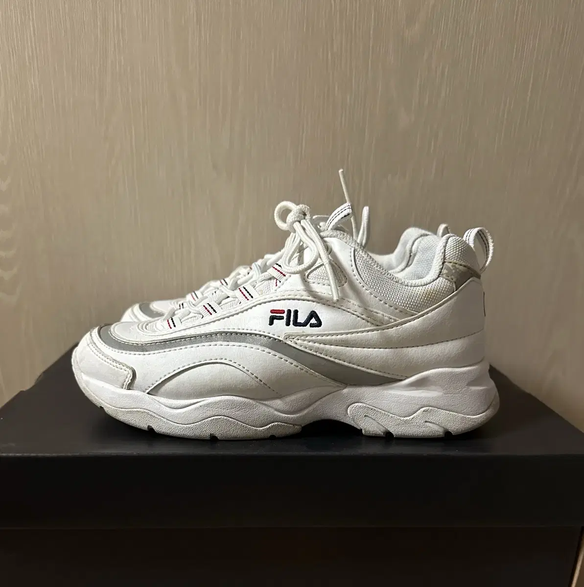 (235)휠라 FILA 레이 화이트 어글리 운동화