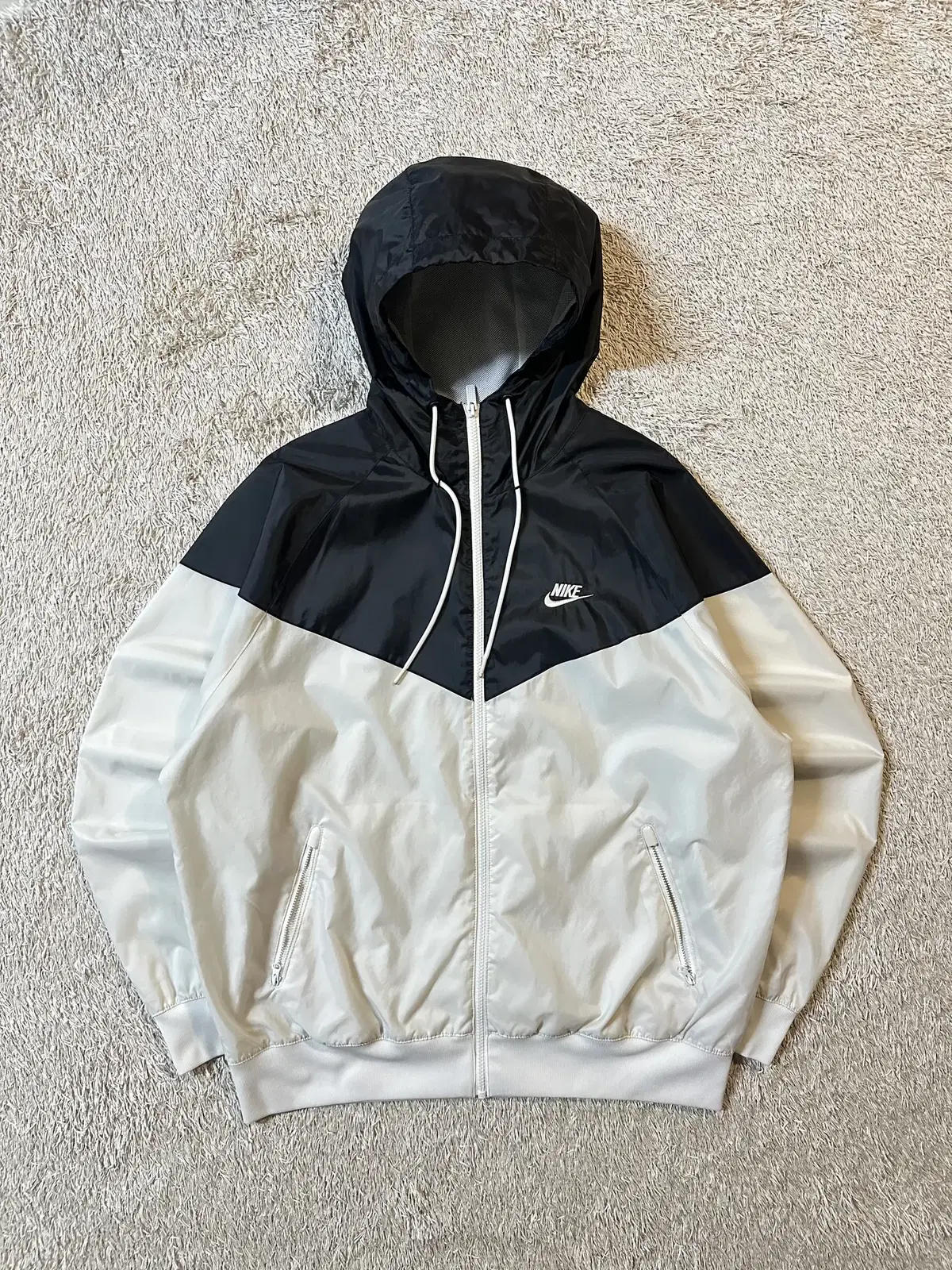 [XL] NIKE New Woven Windrunner Hooded Windbreaker Jacket Oreo