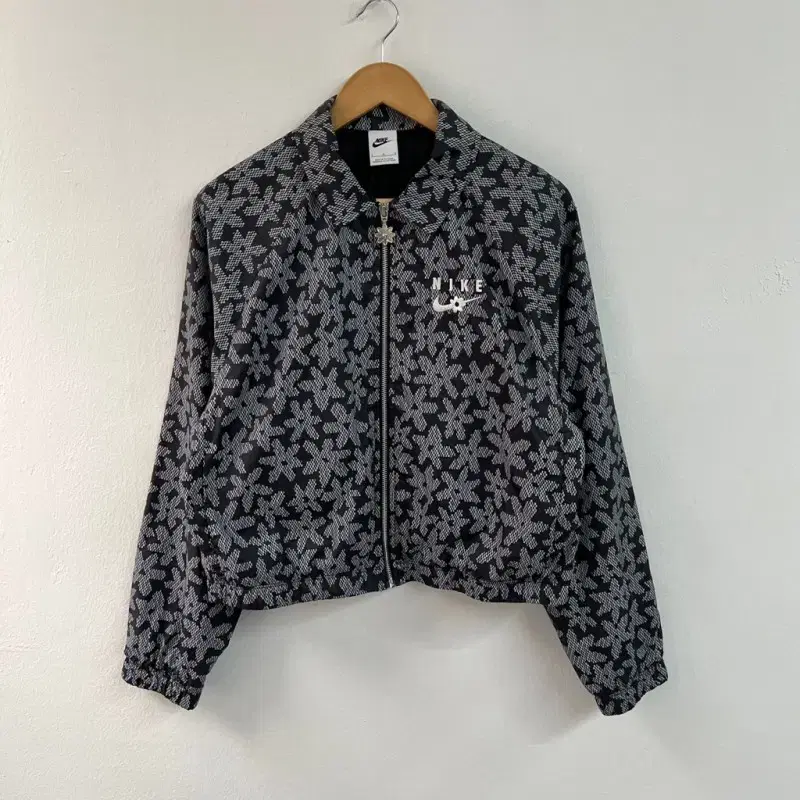 [L] Nike Flower Jacket Black