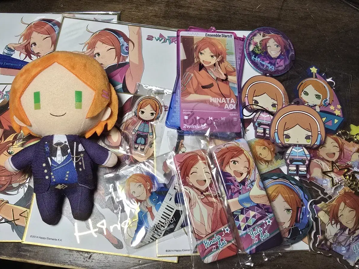 Hinata Ezepnui+6 colored paper+other official can badges in bulk wts