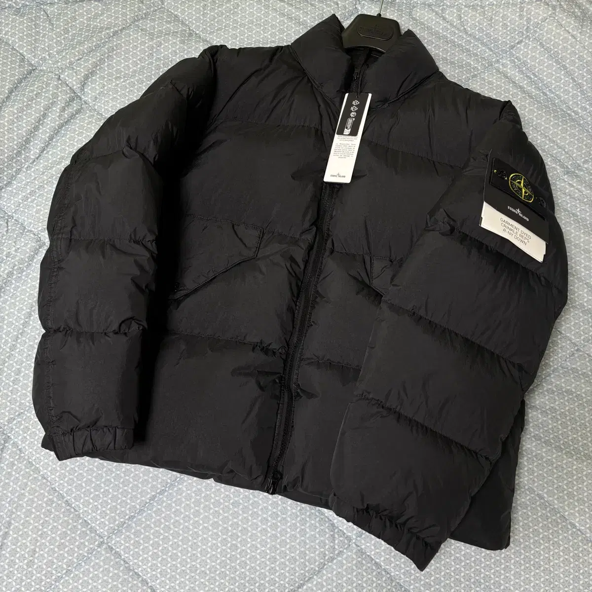 [L] 23FW Stone Island Crinkle Labs Non-Hooded Puffer Black