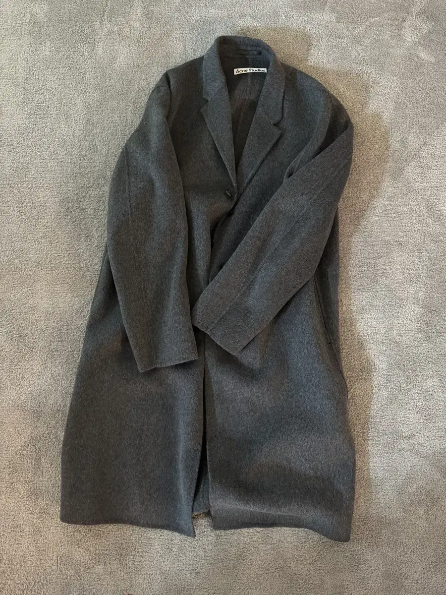 I'm selling an arcane chad coat gray, size 54.