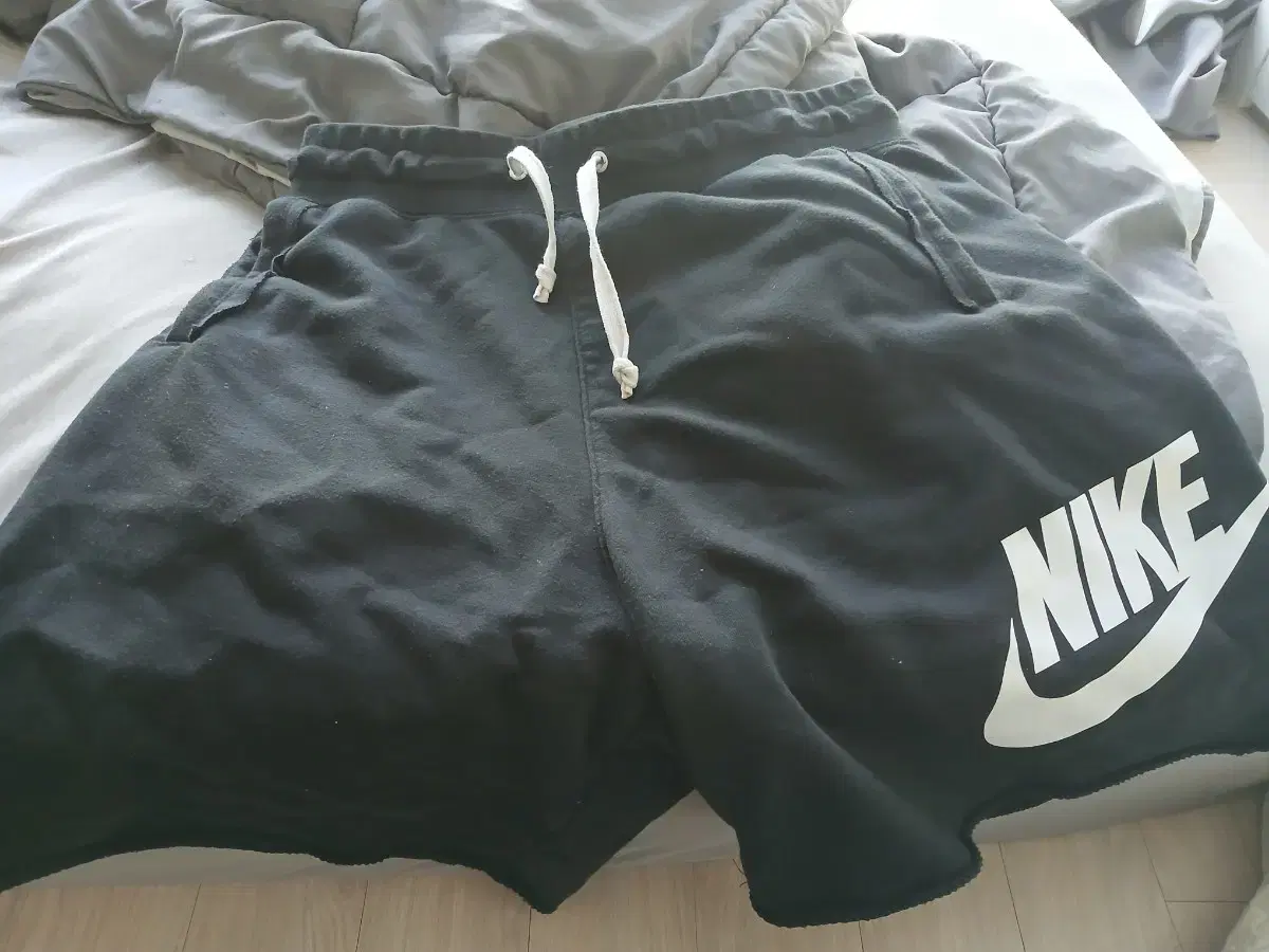 Nike Shorts size L sells